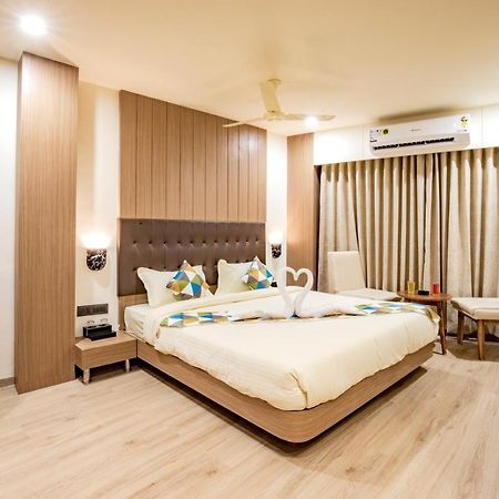 Hotel Nexus Rajkot Exterior foto