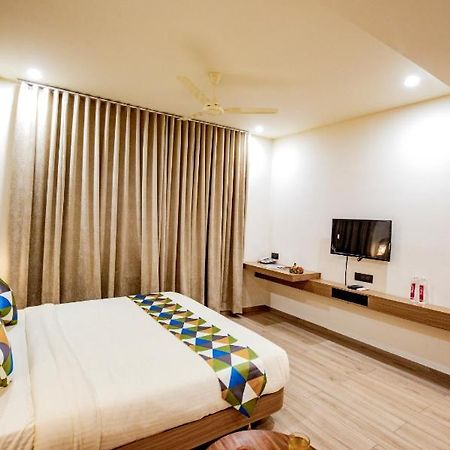 Hotel Nexus Rajkot Exterior foto