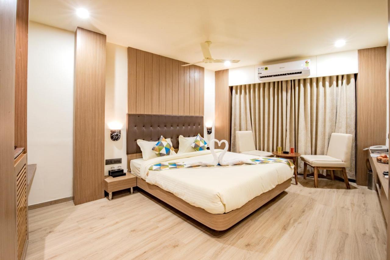 Hotel Nexus Rajkot Exterior foto
