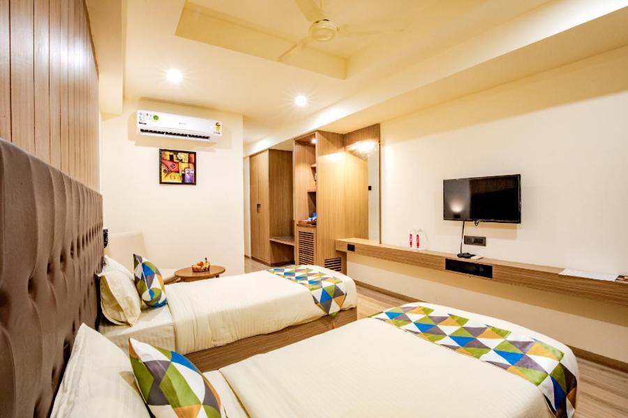 Hotel Nexus Rajkot Exterior foto