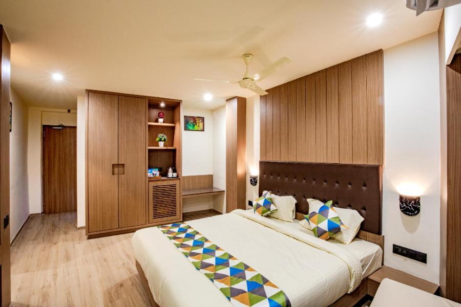 Hotel Nexus Rajkot Exterior foto